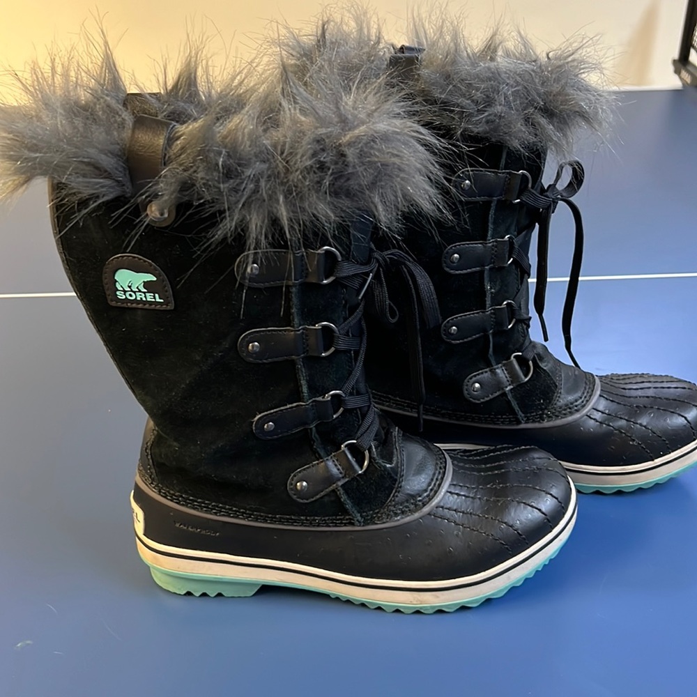 SOREL waterproof snow boot size 7